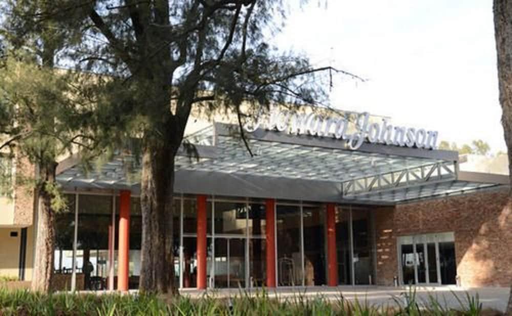 Howard Johnson Plaza Resort Lujan  Bagian luar foto