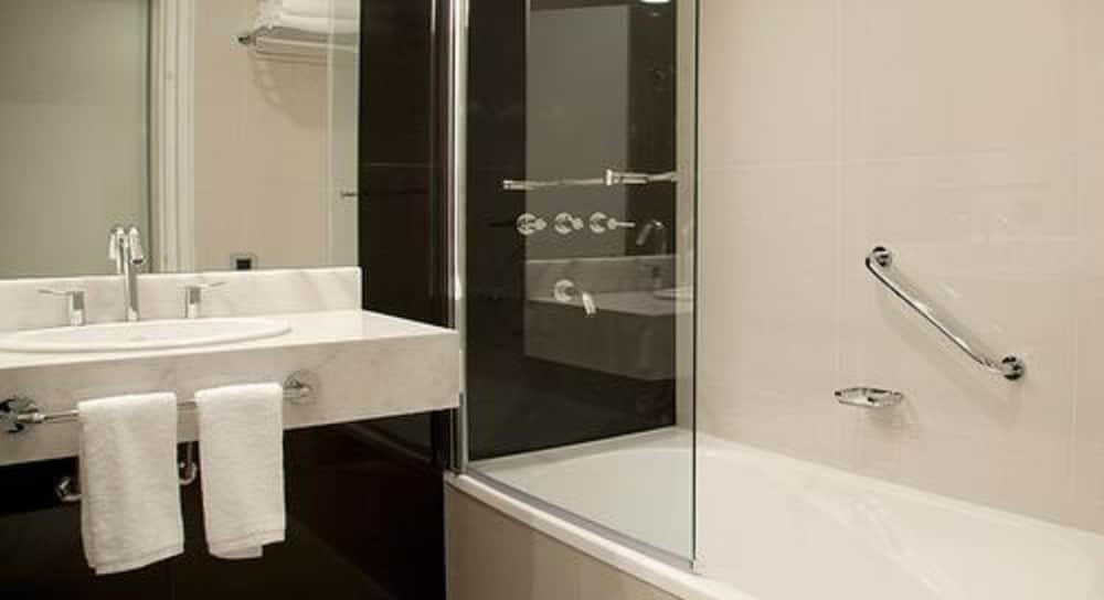 Howard Johnson Plaza Resort Lujan  Bagian luar foto