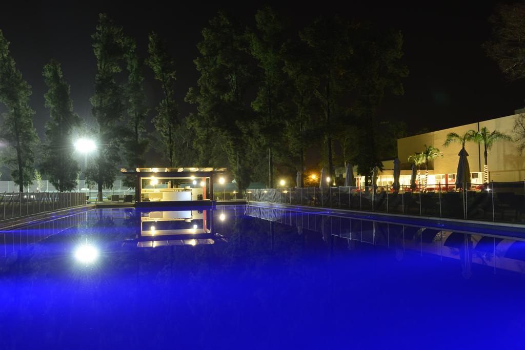 Howard Johnson Plaza Resort Lujan  Bagian luar foto