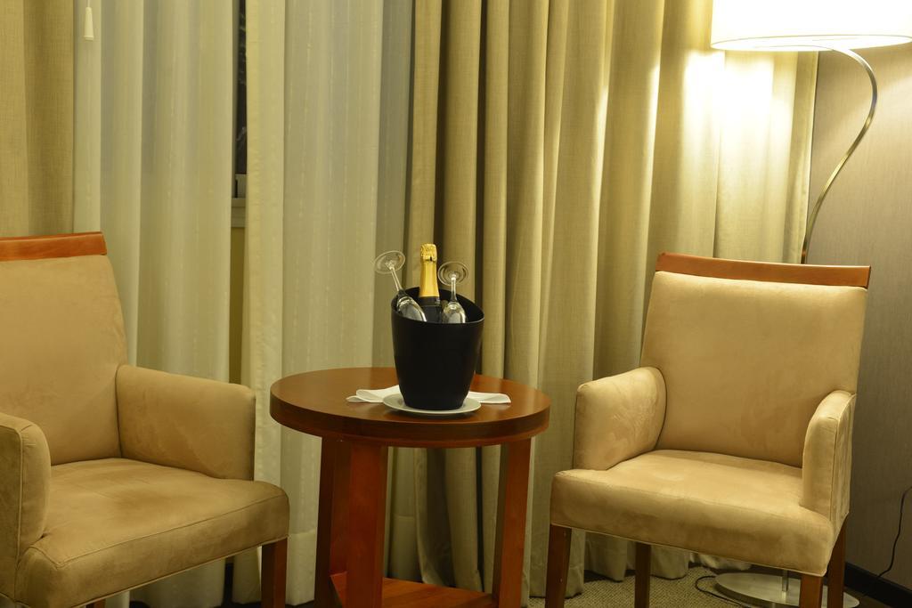 Howard Johnson Plaza Resort Lujan  Ruang foto