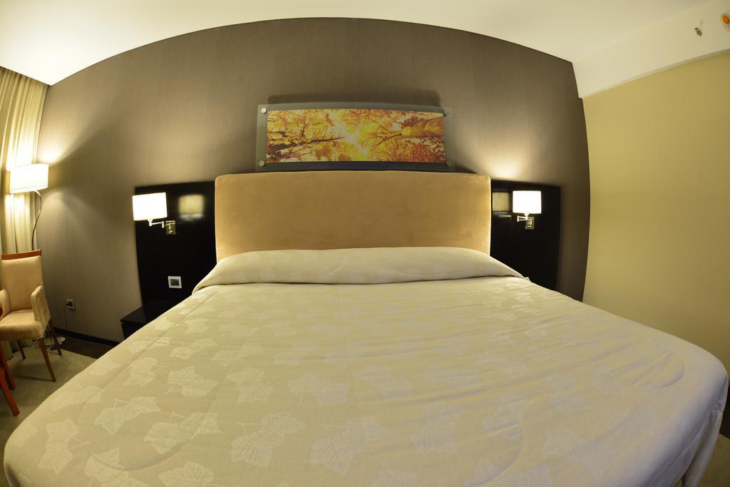 Howard Johnson Plaza Resort Lujan  Ruang foto