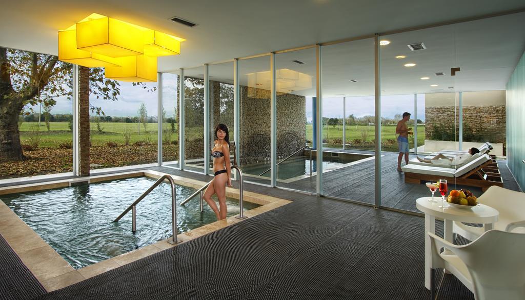 Howard Johnson Plaza Resort Lujan  Bagian luar foto