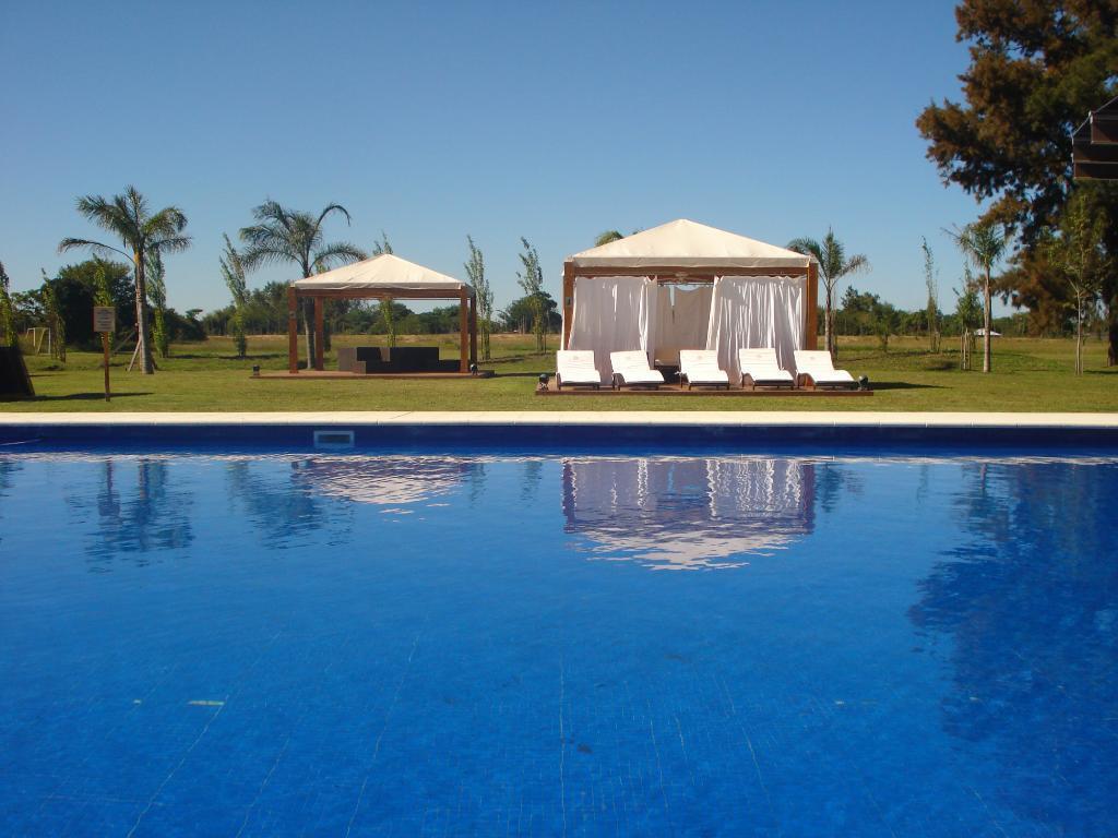 Howard Johnson Plaza Resort Lujan  Bagian luar foto